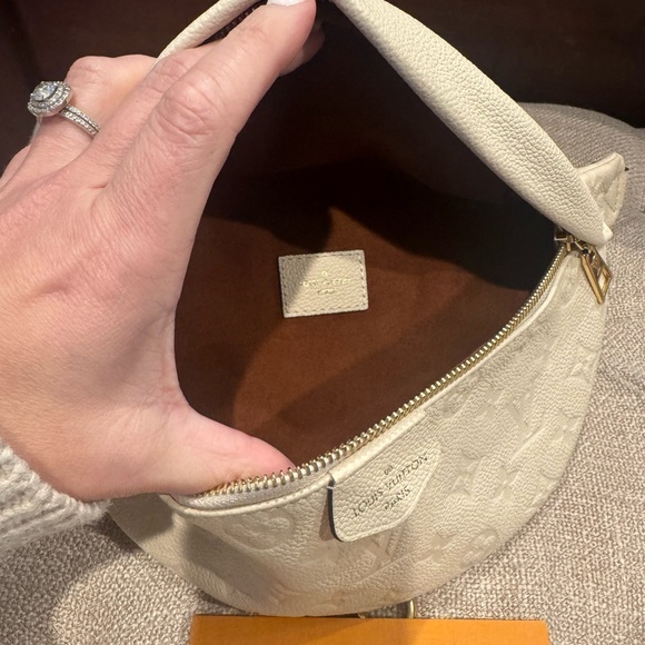 Louis Vuitton cream Empreinte bumbag - Picture 3 of 4